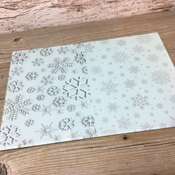 Mismatched Snowflake Glass Cutting Board - Picture 5 of 7